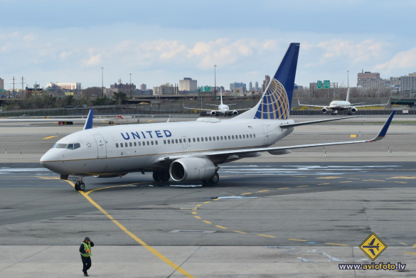 Boeing 737-7V3